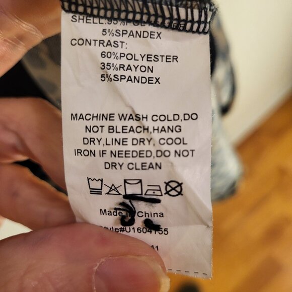 Suzanne Betro - Elegant flowy dress - Animal print - Size 1X - Picture 8 of 10